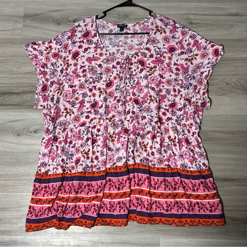 Torrid Top Womens 4 US 3x/4x Pink Blouse Floral Short Sleeve Tie 26/28